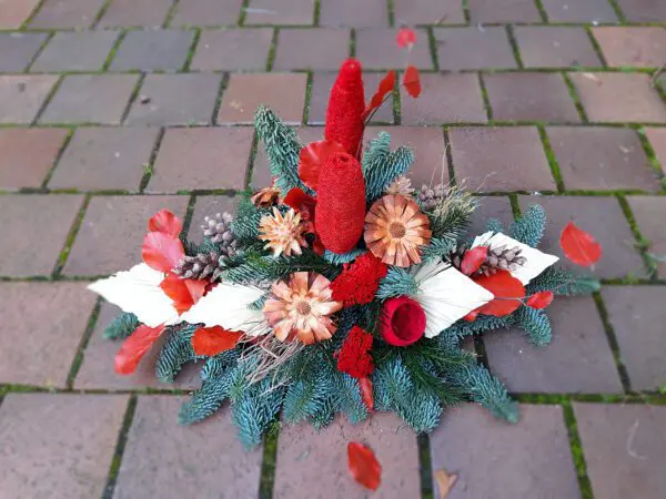 Allerheiligen Gesteck Rot
