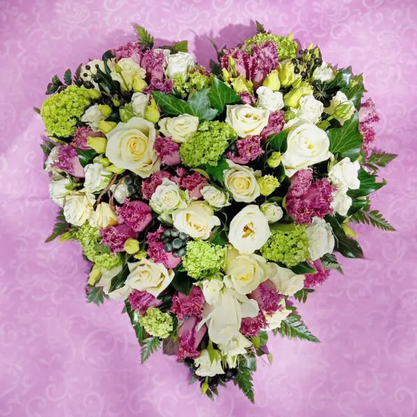 Blütenherz in Violett und Cremefarben