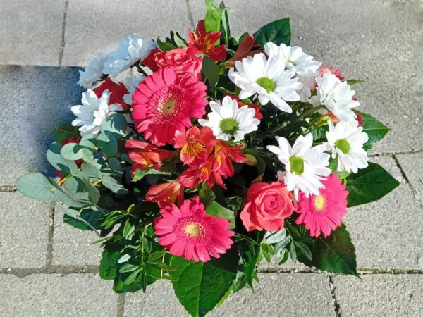 Gerbera und Chrysanthemen in Pink und Weiß