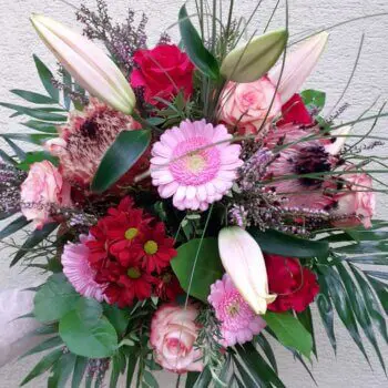 rosa bunter Winterstrauß