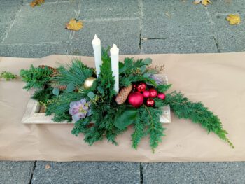 Advent Gesteck mit Dauerkerzen natürlich rot