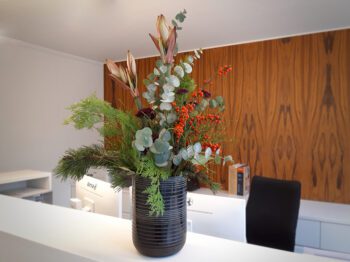 Blumen für Rezeption Büro