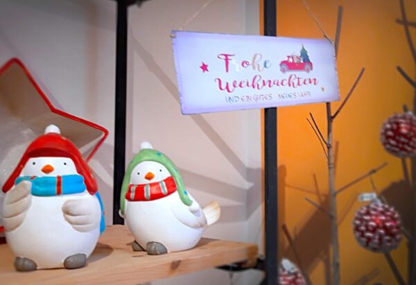 Frohe Weihnachten bei Blumen Anemone