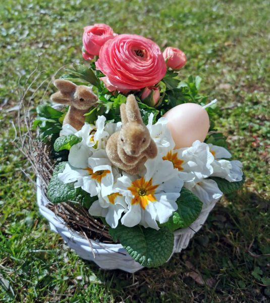 Hasennest Mit Ei Und Hase