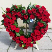 Herz aus roten Rosen